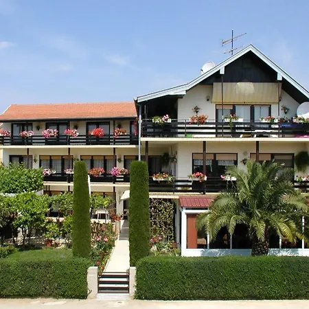 In With Balcony, Air Conditioning, Wi-fi 3* Водице