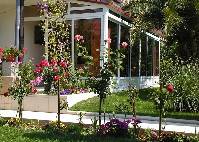 Affittacamere In With Balcony, Air Conditioning, Wi-fi Vodice