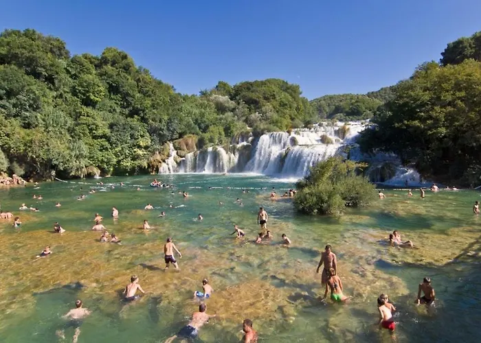 Gostinjska kuća In With Balcony, Air Conditioning, Wi-fi Vodice