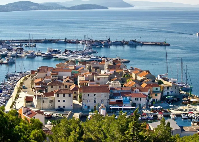 In With Balcony, Air Conditioning, Wi-fi Pensión 3*